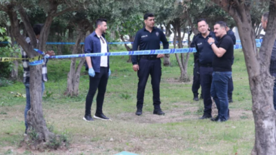 Antalya’nın Konyaaltı ilçesinde yürüyüş yapan vatandaşların fark ettiği bir kişi,